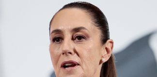 Sheinbaum pide a morenistas evitar polémicas en redes contra EEUU Claudia Sheinbaum, Morena, redes sociales, Melissa Cornejo, cancelación de visa, Estados Unidos, protesta migratoria, política digital, Christopher Landau, Palacio Nacional