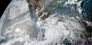 El paso del huracán «Erick» en México