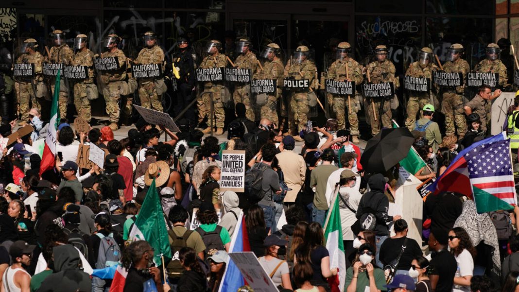 Donald Trump retiene control de tropas en California