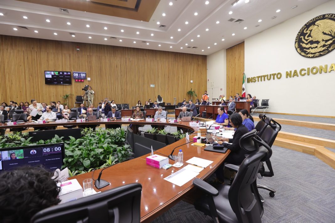 12 INE investiga irregularidades en modelos de promoción electoral del Poder Judicial