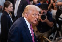 Más de la mitad de los estadounidenses desaprueban la gestión de Trump