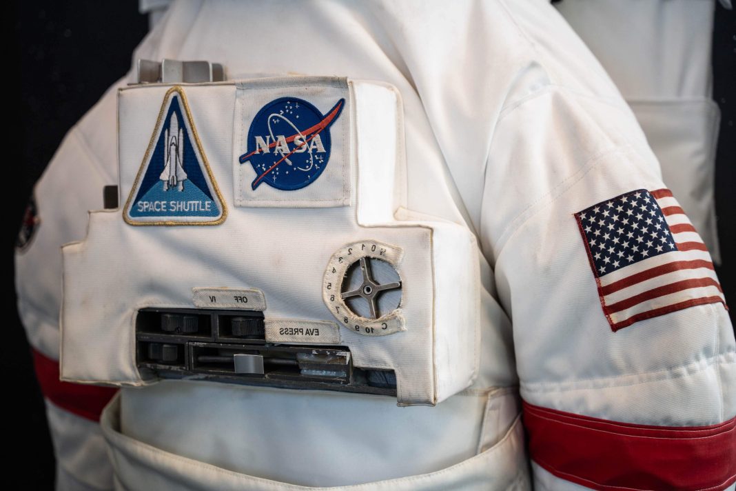 4 Trabajadores de la NASA rechazan recortes presupuestales de Trump Trabajadores de la NASA rechazan recortes presupuestales de Trump