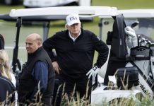 Cientos protestan en Escocia mientras Trump juega golf en Turnberry