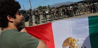 Muere mexicano al huir de redada migratoria en California México podría denunciar a EE.UU. por redadas migratorias