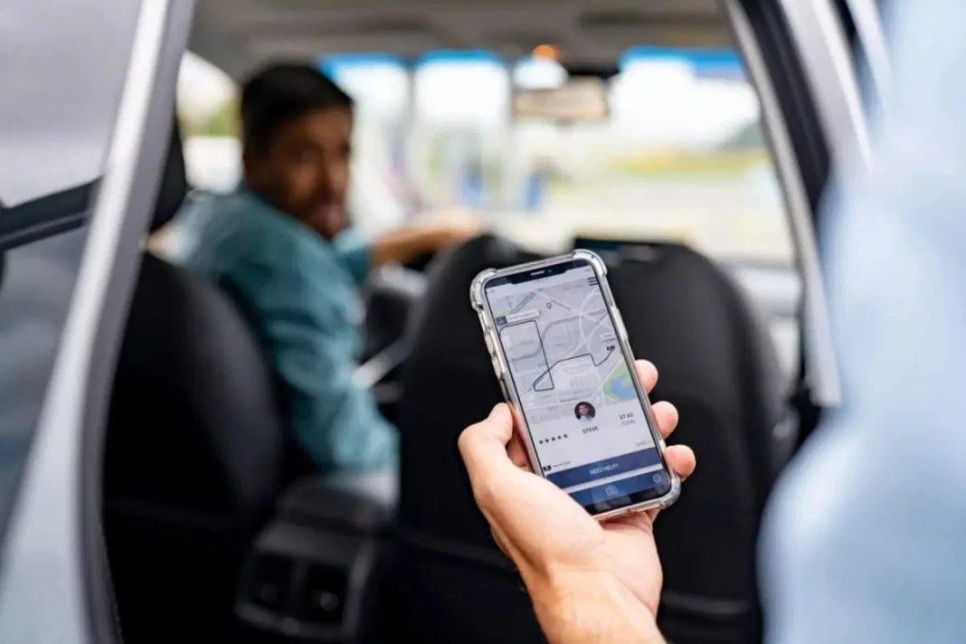 Secretaría de Trabajo cuestiona aumento de tarifas de Uber