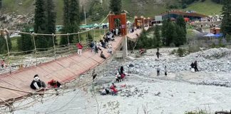 Colapsa puente colgante en China y deja 5 muertos Colapsa puente colgante en China y deja 5 muertos