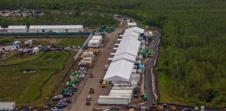 Jueza ordena vaciar y desmantelar centro migratorio de Florida