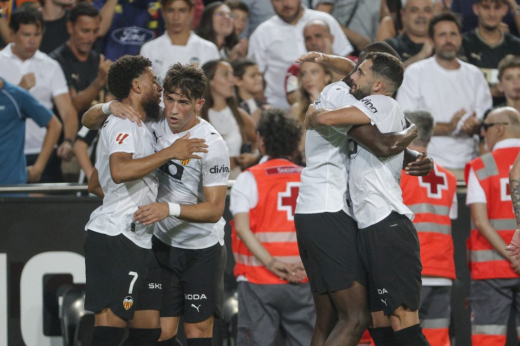 Valencia logra su primera victoria en LaLiga
