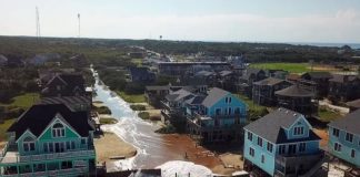 Huracán Erin inunda Carolina del Norte y causa desalojo de 2 mil personas