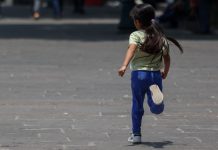 México registra 750 menores asesinados en el actual gobierno En solo cinco días, siete menores fueron asesinados en México en Jalisco, Puebla, Guanajuato, Guerrero y CDMX. Todos los casos involucraron armas de fuego.