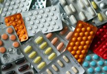 Gobierno logra 97% de abasto de medicamentos, pero denuncia retrasos de proveedores