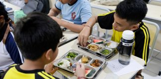 Casi 6 mil niños intoxicados en Indonesia por programa de comida escolar gratuita Casi 6 mil niños intoxicados en Indonesia por programa de comida escolar gratuita