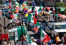 Mexicanos desafiaron a Trump y desfilaron por la Independencia en Chicago y Los Ángeles
