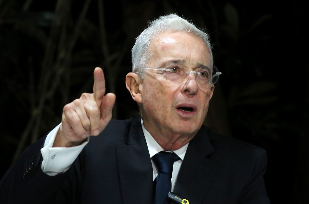 El expresidente Uribe, absuelto de todos los cargos en el 'juicio del siglo' en Colombia