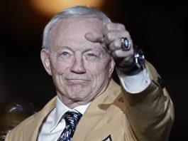 NFL multa con 250.000 dólares a Jerry Jones por gesto obsceno en el MetLife Stadium