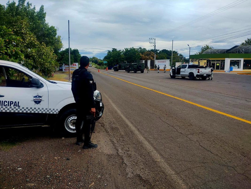 559944831_1264748645690482_66128052389685168_n El Cártel Michoacán Nueva Generación atacó base policial en Buenavista, Michoacán dejando dos policías y un civil muertos