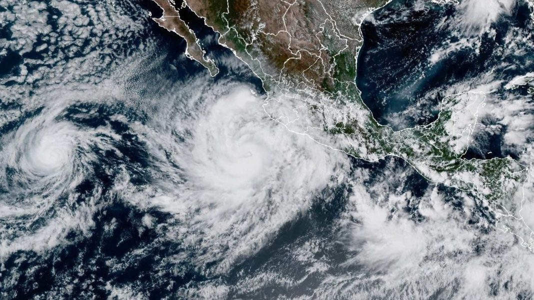 Huracán “Priscilla” se debilita frente a costas mexicanas
