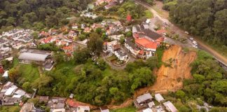 Lluvias dejan 44 muertos y miles de damnificados en cinco estados del país Lluvias dejan 48 muertos y miles de damnificados en cinco estados del país