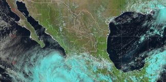 Huracán Priscilla provoca intensas lluvias en México