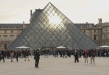 Reabre el Museo Louvre tras robo de las joyas de la corona francesa Reabre el Museo Louvre tras robo de las joyas de la corona francesa