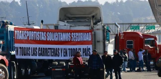 Transportistas y productores agrícolas refuerzan bloqueos tras fallida reunión con SEGOB Transportistas y productores agrícolas refuerzan bloqueos tras fallida reunión con SEGOB
