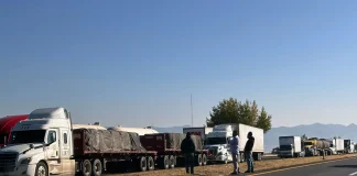 Liberan carreteras tras acuerdos entre transportistas y productores con SEGOB Liberan carreteras tras acuerdos entre transportistas y productores con SEGOB