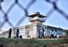 Instalarán bloqueadores de señal en cárceles para frenar extorsiones