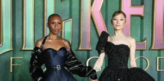 La reacción de Ariana Grande a Cynthia Erivo que alarma a sus fans