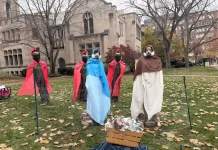 Pesebre en iglesia de Chicago genera polémica al representar escenas con política migratoria de Trump Pesebre en iglesia de Chicago genera polémica al representar escenas con política migratoria de Trump