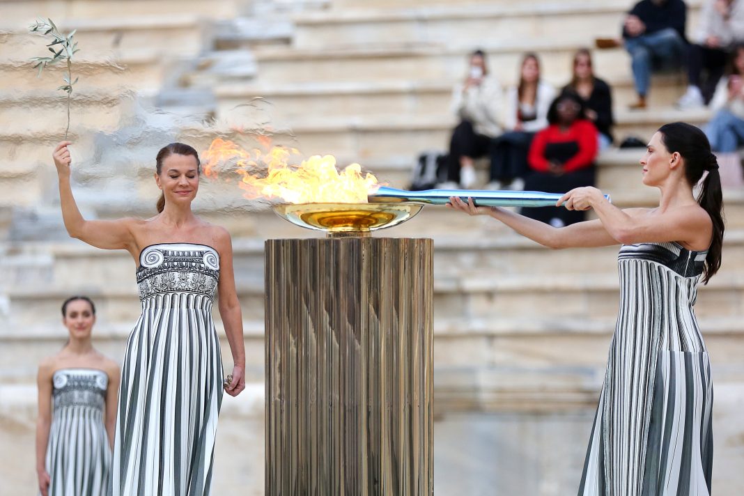 La llama olímpica deja Grecia y pone rumbo a Italia para Milán-Cortina 2026