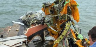 Suman seis muertos tras accidente de avión de la Marina en Texas