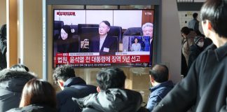 El expresidente de Corea del Sur fue condenado a cinco años de prisión por la proclamación de la ley marcial