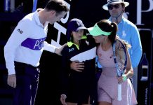 Una alcanzapelotas se desvaneció en pleno partido entre Sonmez y Alexandrova en Melbourne