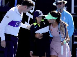 Una alcanzapelotas se desvaneció en pleno partido entre Sonmez y Alexandrova en Melbourne