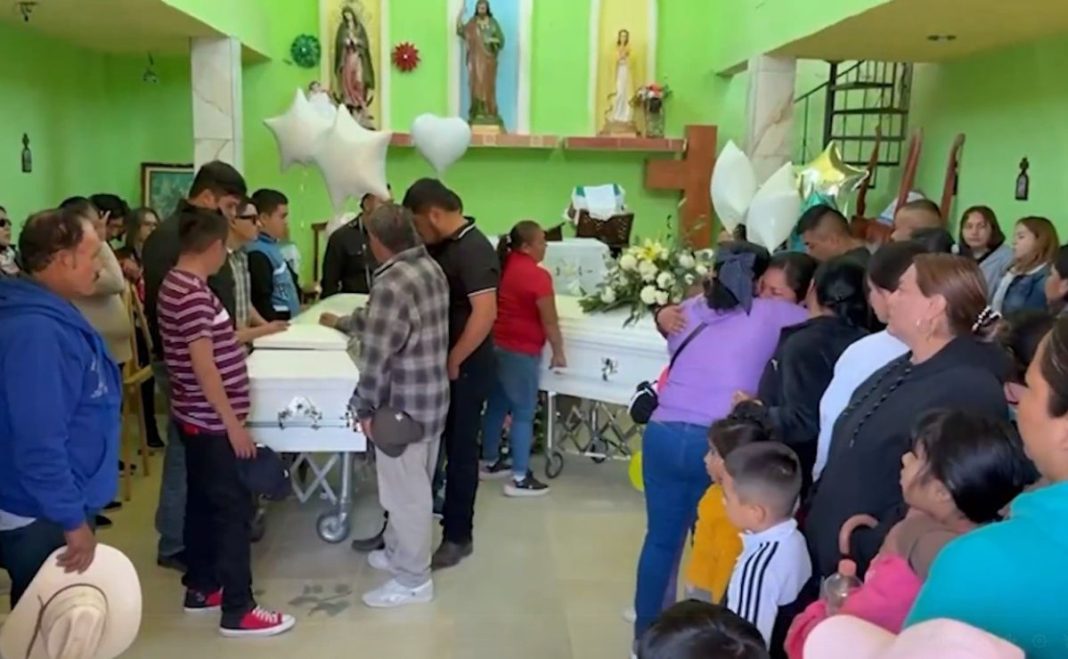 Despiden a víctimas del ataque armado ocurrido en un partido de futbol en Salamanca, Guanajuato