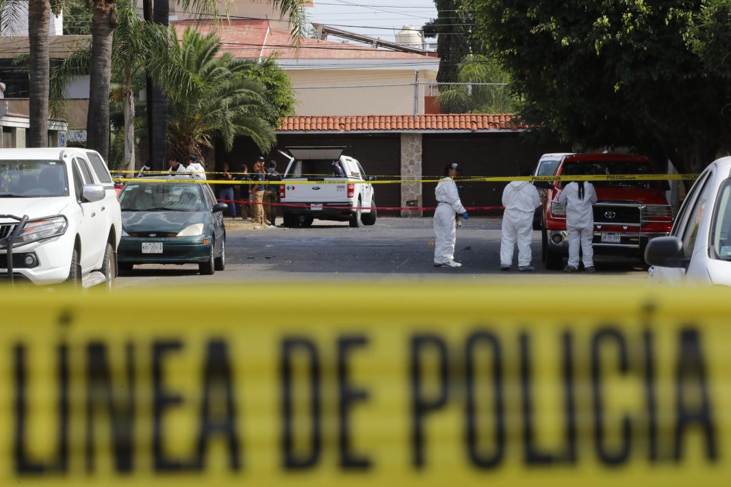 Un empresario, su hija adolescente y un escolta mueren en tiroteo en oeste de México Homicidios en México caen 40 % en primeros 15 meses del gobierno de Sheinbaum