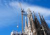 La Sagrada Familia se convierte en la iglesia más alta del mundo con la colocación de la cruz de la torre de Jesús
