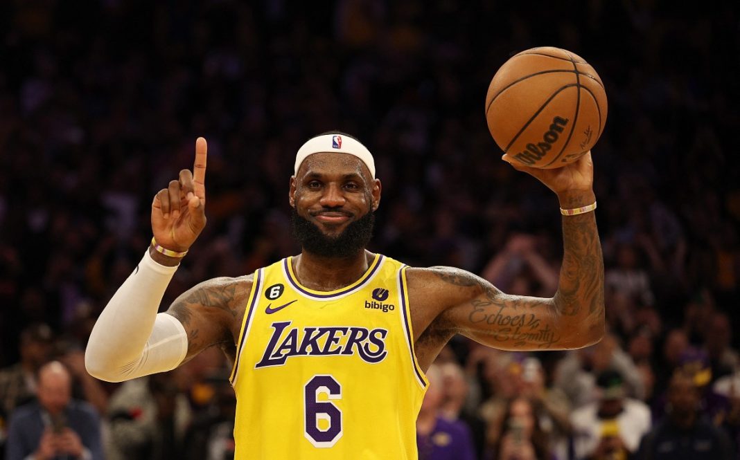 lebron-james-convierte-maximo-anotador-1