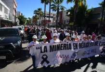 Mineros de México marchan para exigir justicia por asesinados en Concordia, Sinaloa