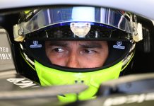 Checo Pérez brilla en Japón pese a terminar en la posición 17