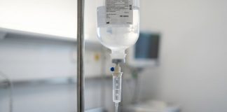 Sube a seis muertes por aplicación de suero vitaminado en Sonora