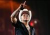 Amenazaron a Eduin Caz, vocalista de Grupo Firme, con una narcomanta en Tijuana