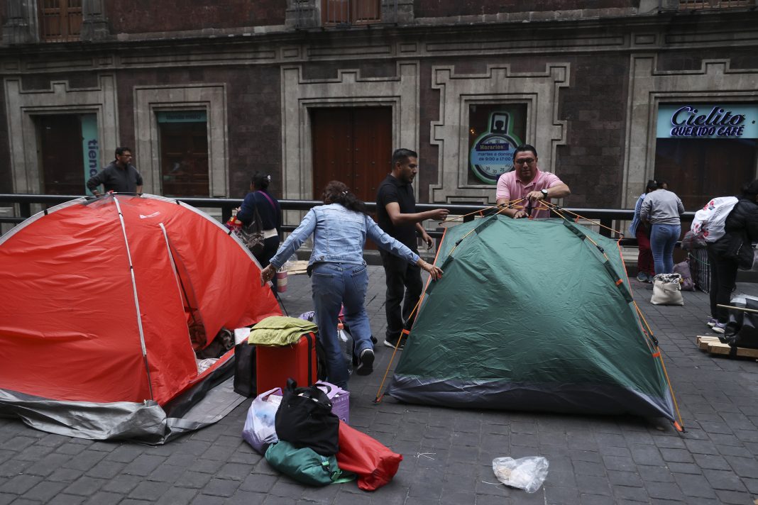 Maestros de México levantan protestas en capital y Oaxaca tras acuerdos con el Gobierno