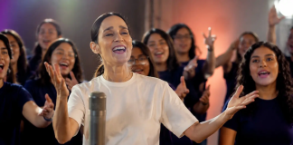 “La niña futbolista” de Julieta Venegas, presentada en el marco del Mundial 2026, generó críticas, memes y debate en redes sociales