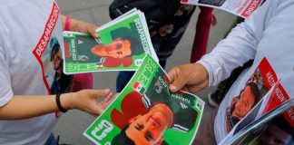 Familiares de desaparecidos en Jalisco transformaron fichas de búsqueda en “cartitas” mundialistas