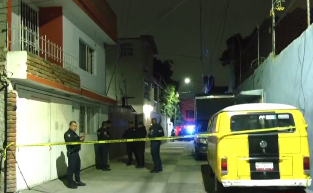 calle-acordonada-en-azcapotzalco-por-ataque-contra-familia-en-el-que-tres-victimas-murieron